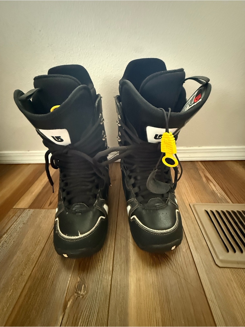 Burton Freestyle Snowboard Boots - Men’s Size 7